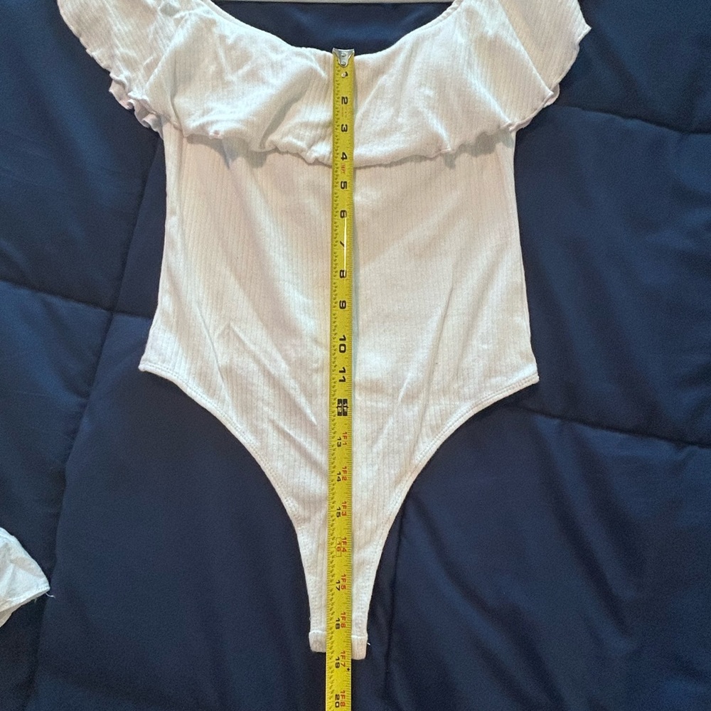 LOVERS + FRIENDS • WHITE RIBBED OFF SHOULDER RUFFLE PULL UP THONG
BODYSUIT- M • - Picture 7 of 7